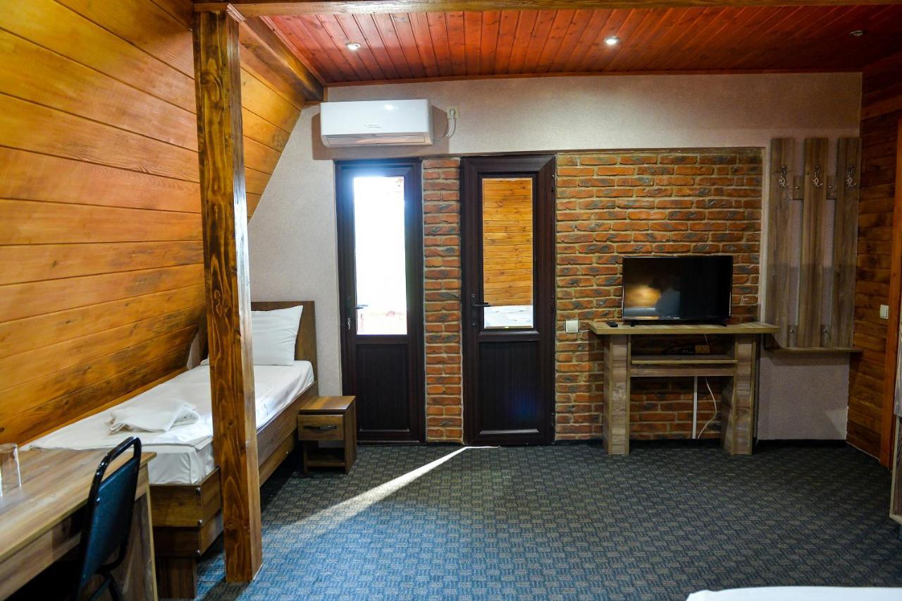Chateau Chikovani Hotel Gordi Exterior photo