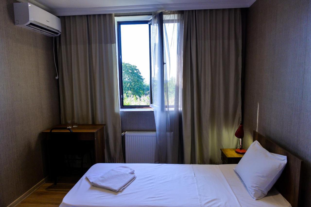 Chateau Chikovani Hotel Gordi Exterior photo