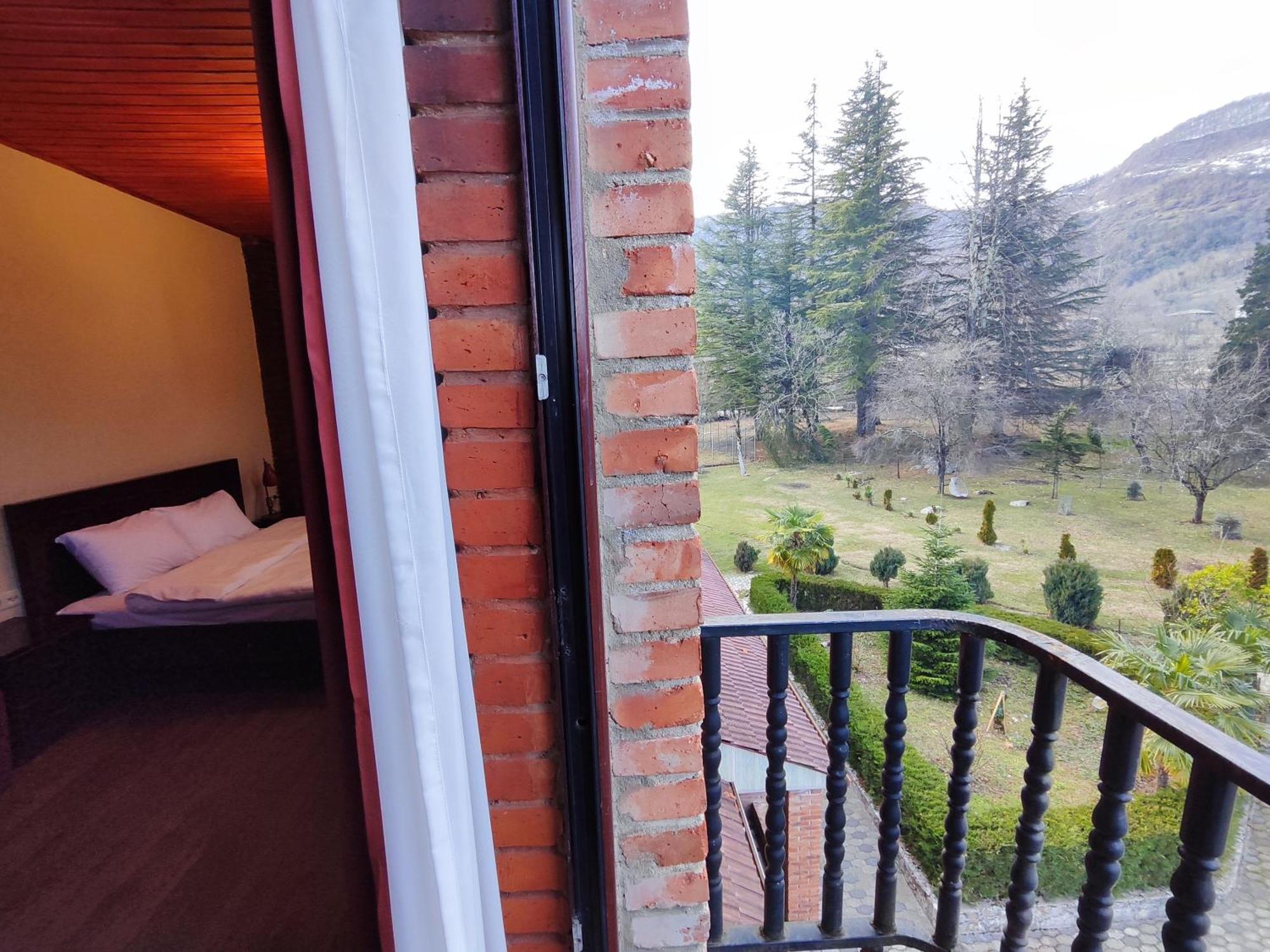 Chateau Chikovani Hotel Gordi Exterior photo