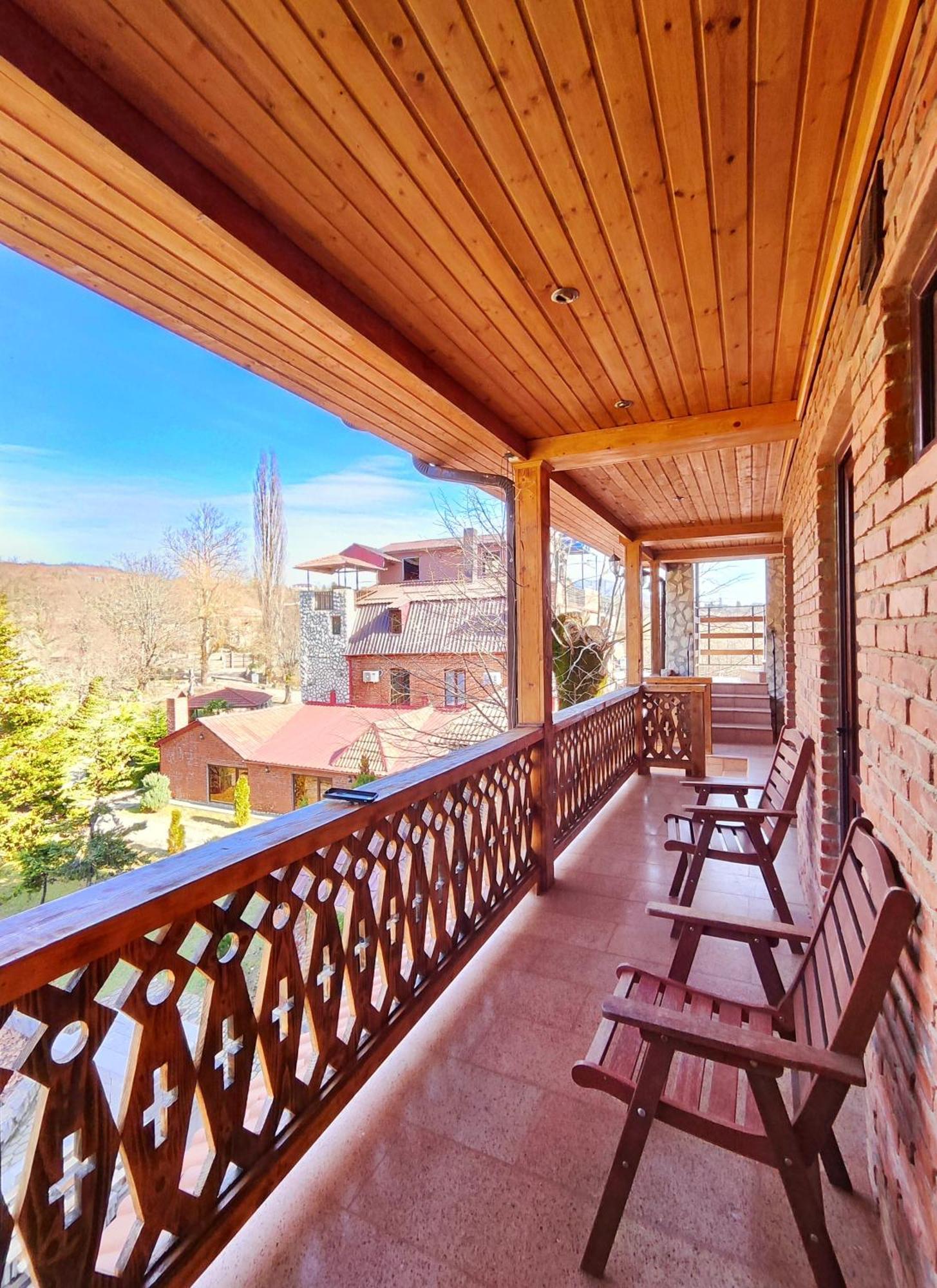 Chateau Chikovani Hotel Gordi Exterior photo