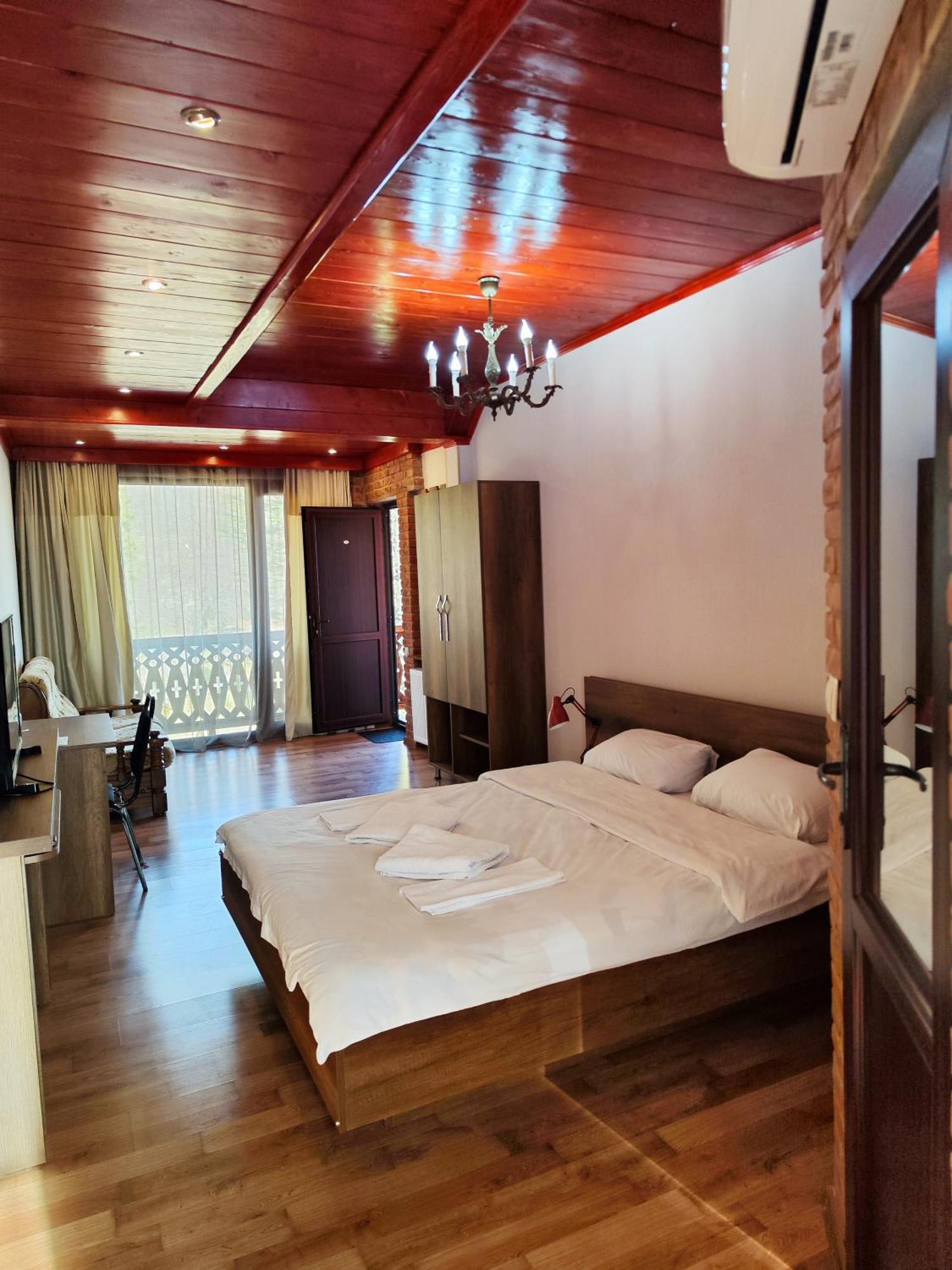 Chateau Chikovani Hotel Gordi Exterior photo