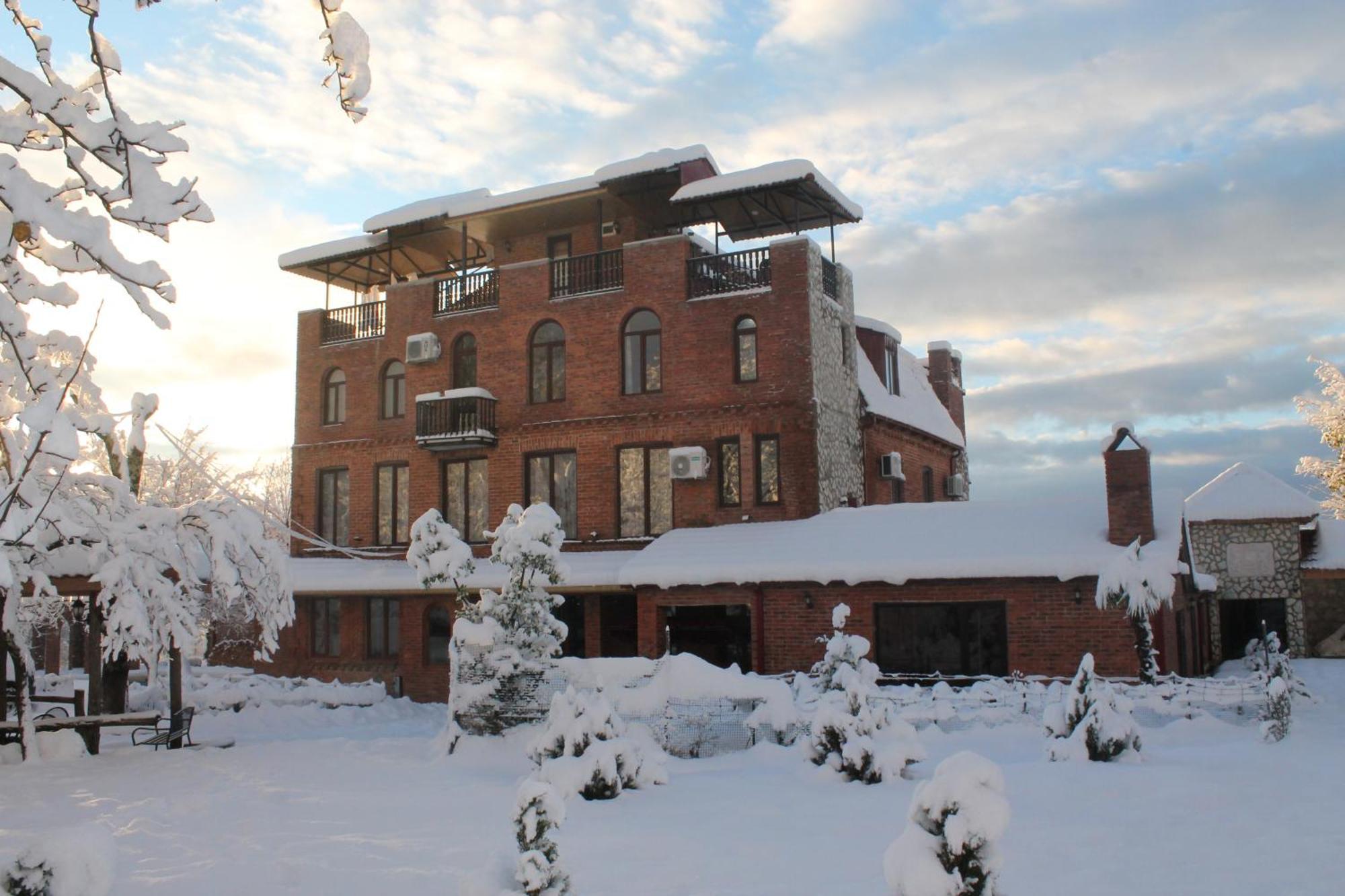 Chateau Chikovani Hotel Gordi Exterior photo